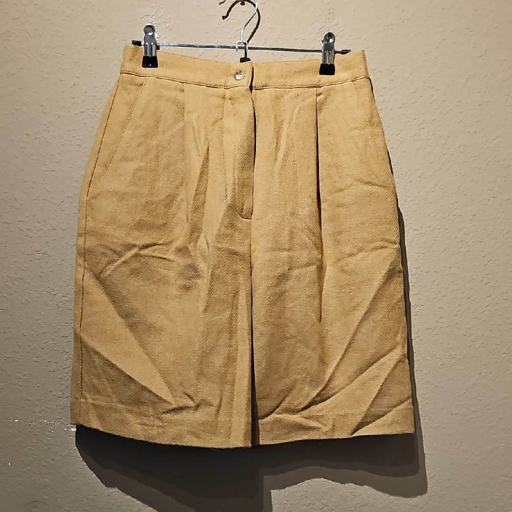 Hunt Club Wool Pleated Bermuda Camel Color Shorts Size 10